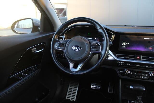 KIA Niro 1.6 GDi Hybrid DynamicPlusLine | Incl. 12 maanden garantie | Stuur & stoelverwarming | LED | Adapt. Cruise | Schuif/kantel dak | Trekhaak afneembaar | Camera | 100% dealer onderhouden | Keyless | Navi | Apple Carplay | Dodehoek detectie | Bomvolle uitvoer