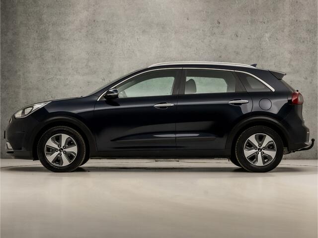 KIA Niro 1.6 GDi Hybrid Dynamic 142Pk Automaat (APPLE CARPLAY, NAVIGATIE, CAMERA, LEDER, SPORTSTOELEN, TREKHAAK, CRUISE, PARKEERSENSOREN, NIEUWSTAAT)