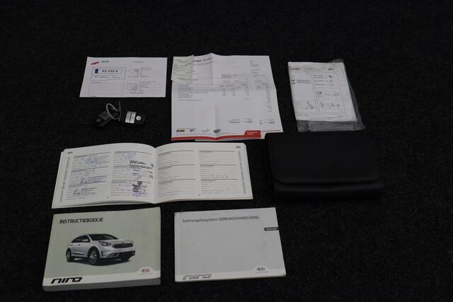 KIA Niro 1.6 GDi Hybrid SportsLine 2017 NAP | Navigatie | Airco | Cruise control | Stuurwielverwarming | Stoel verwarming + ventilatie | Trekhaak | Camera | Bluetooth | Lederen bekleding |