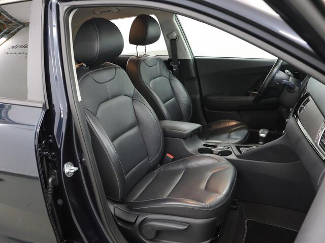 KIA Niro 1.6 GDi Hybrid ExecutiveLine | Trekhaak | JBL | Stoelverwarming & Verkoeling | Achteruitrijcamera | Dodehoekdetectie | Climate Control | Lederen bekleding | Apple Carplay / Android Auto |