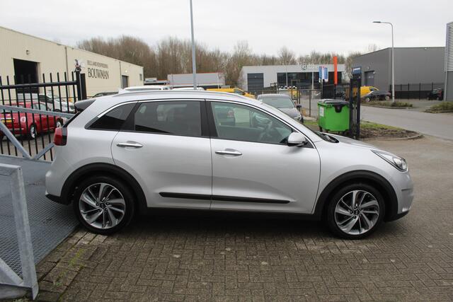 KIA Niro 1.6 GDi Hybrid Design edition/1ste Eigenaar/Navigatie/Achteruitrijcamera/Trekhaak/Apple carplay/Cruise control/Licht metalen velgen/Privacy glas/Lane assist