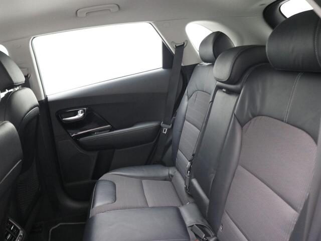 KIA Niro 1.6 GDi Hybrid First Edition AUTOMAAT / Airco Automatisch / Navigatie / Cruise Control / Trekhaak / 1300KG Trekgewicht / Camera / Dealeronderhouden / Apple CarPlay & Android Auto /