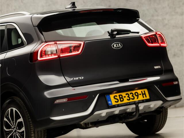 KIA Niro 1.6 GDi Hybrid ExecutiveLine 142Pk Automaat (APPLE CARPLAY, NAVIGATIE, CAMERA, LEDER, TREKHAAK, SPORTSTOELEN, XENON, ADAPTIVE CRUISE, KEYLESS, NIEUWSTAAT)