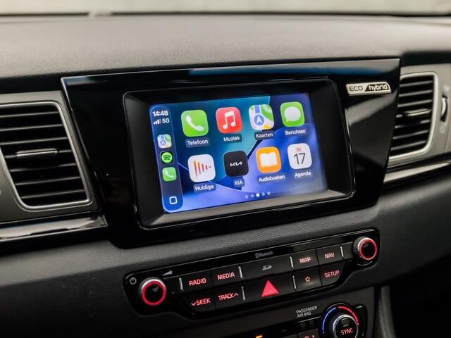 KIA Niro 1.6 GDi Hybrid DynamicLine 142Pk Automaat (APPLE CARPLAY, NAVIGATIE, LEDER, CAMERA, SPORTSTOELEN, XENON, PARKEERSENSOREN, NIEUWE APK, NIEUWSTAAT)