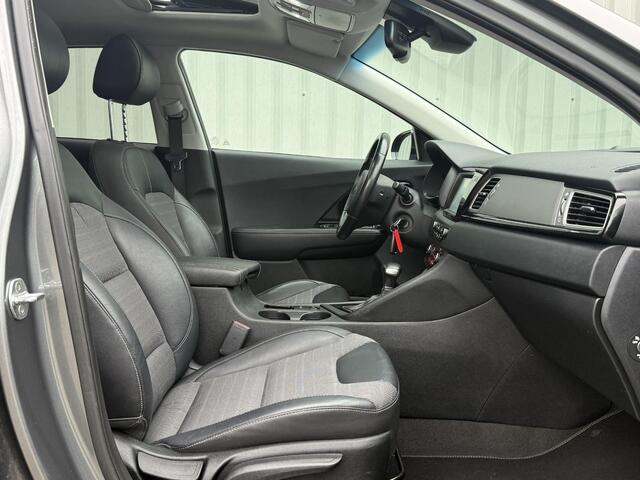 KIA Niro 1.6 GDi Hybrid Edition / NL Auto / Herwers Onderhouden / Schuif/Kanteldak / Trekhaak 1300 KG / Half Lederen Bekleding / Navigatie / Apple CarPlay/Android Auto / Stoel- en Stuurverwarming / Camera / Climate Control / Cruise Control / Winterset /