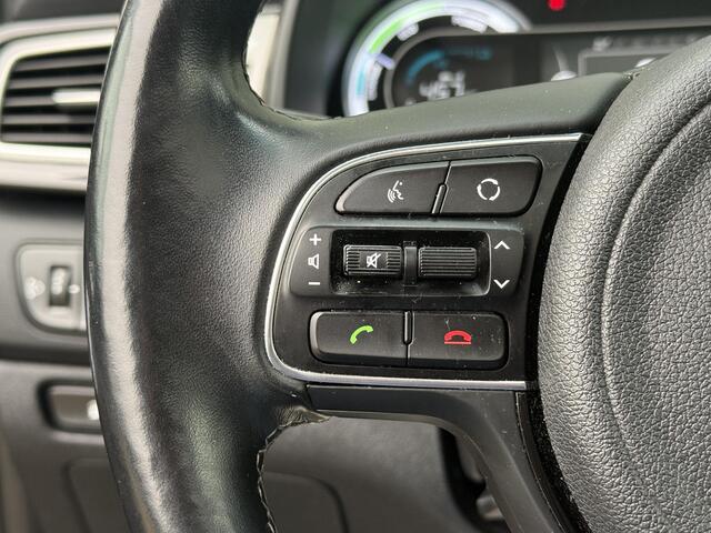 KIA Niro 1.6 GDi Hybrid Edition / NL Auto / Herwers Onderhouden / Schuif/Kanteldak / Trekhaak 1300 KG / Half Lederen Bekleding / Navigatie / Apple CarPlay/Android Auto / Stoel- en Stuurverwarming / Camera / Climate Control / Cruise Control / Winterset /
