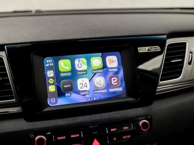 KIA Niro 1.6 GDi Hybrid Sport 142Pk Automaat (SCHUIFDAK, APPLE CARPLAY, NAVIGATIE, CAMERA, STUUR/STOELVERWARMING, SPORTSTOELEN, GETINT GLAS, XENON, NIEUWE APK, NIEUWSTAAT)