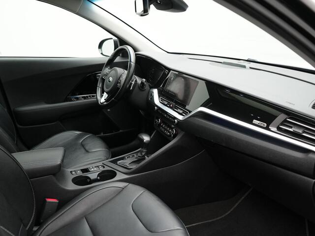 KIA Niro 1.6 GDi ExecutiveLine Plug In Hybrid 141pk Dealer O.H. PHEV | Trekhaak Af Fabriek | Schuifdak | Adaptive Cruise | JBL Sound | Lederen Sportstoelen Memory & Ventilatie | Camera | Stoelen & Stuur Verwarmd | Keyless | Apple Carplay | Blis | DAB |