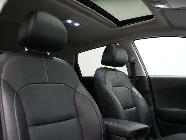 KIA Niro 1.6 GDi ExecutiveLine Plug In Hybrid 141pk Dealer O.H. PHEV | Trekhaak Af Fabriek | Schuifdak | Adaptive Cruise | JBL Sound | Lederen Sportstoelen Memory & Ventilatie | Camera | Stoelen & Stuur Verwarmd | Keyless | Apple Carplay | Blis | DAB |