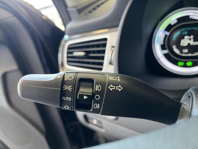 KIA Niro 1.6 GDi Hybrid ExecutiveLine ,Trekhaak ,Stoelverwarming -én Verkoeling, JBL audio, Stoelwarming achter, LMV 18-Inch, AchteruitrijCamera, Adaptieve CruiseControl