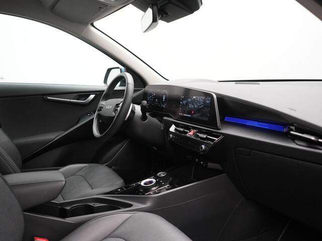 KIA Niro 1.6 GDi DynamicLine PHEV 182pk Dealer O.H. | Adaptive Cruise | Camera | Harman / Kardon | Lederen Sportstoelen & Stuur Verwarmd | Keyless | Blis | Sfeerverlichting | Apple Carplay | Navigatie | DAB | Plug In Hybrid |