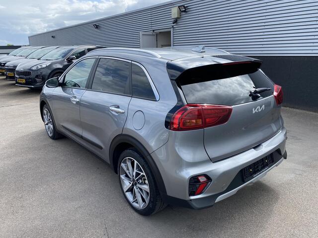 KIA Niro 1.6 GDi Hybrid DynamicLine Plus Navigatie, Achteruitrijcamera, Smart Key, Privacy glass, 18" LMV, Parkeersensoren voor + achter
