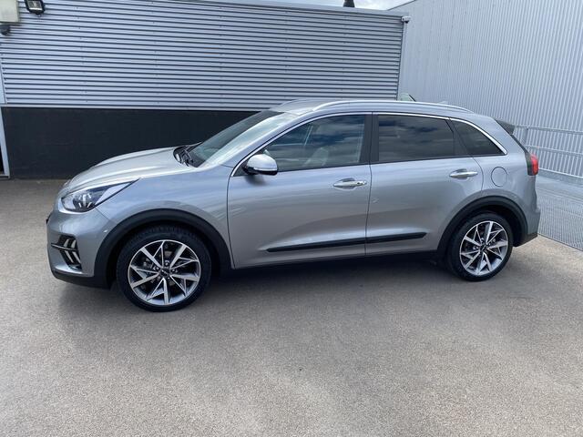 KIA Niro 1.6 GDi Hybrid DynamicLine Plus Navigatie, Achteruitrijcamera, Smart Key, Privacy glass, 18" LMV, Parkeersensoren voor + achter