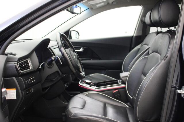 KIA Niro E-Niro ExecutiveLine 64 kWh - Carplay, Camera, Leer, Memory, Trekhaak, Stoelverw.