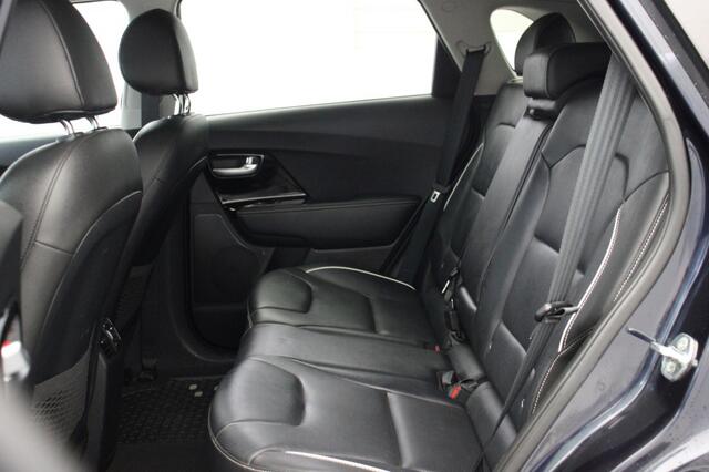 KIA Niro E-Niro ExecutiveLine 64 kWh - Carplay, Camera, Leer, Memory, Trekhaak, Stoelverw.