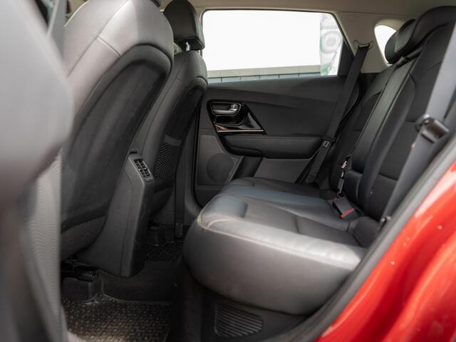 KIA Niro 1.6 GDi Hybrid DynamicPlusLine | Stoel en stuurverwarming| Navigatie | Achteruitrijcamera | Trekhaak |