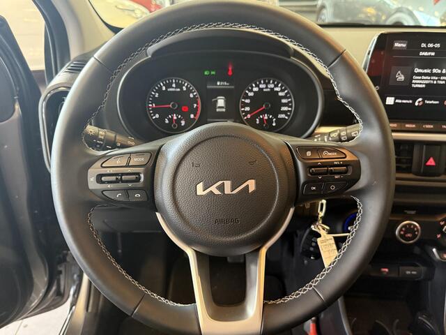 KIA PICANTO 1.0 DPi DynamicLine Weinig kilometers, Trekhaak, Licht Metalen Velgen, Apple Carplay, Android Auto, Achteruitrij Camera, DAB Radio