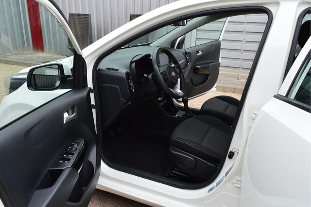 KIA PICANTO 1.0 CVVT ComfortPlusLine Navigator Opm: Afn. trekhaak, Navi, Airco, Carplay, Camera, Etc... Rijklaar! All-in prijs.