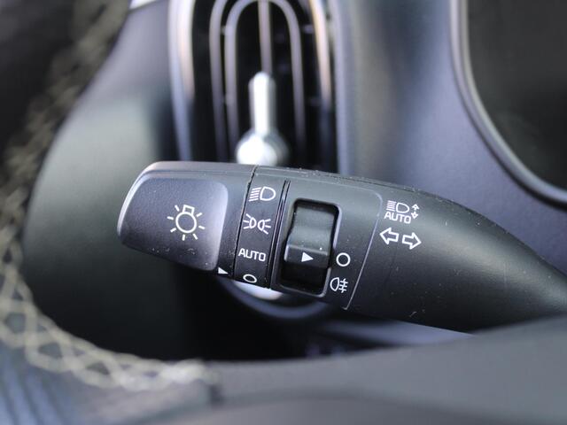 KIA PICANTO 1.0 DPI GT-Line | Stuur-/stoelverwarming | Schuifdak | Camera | Dodehoek detectie | Draadloze telefoonlader | Clima | Navi | 16" LM | Cruise |