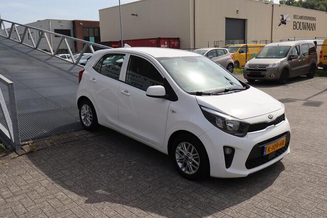 KIA PICANTO 1.0 DPi DynamicLine Achteruitrijcamera/Apple carplay/DAB/Cruise control/Airco/Centrale deurvergrendeling/Elektrische ramen/Licht metalen velgen 2E PINKSTERDAG GEOPEND VAN 12:00 TOT 17:00 (ROTTERDAM&HELLEVOETSLUIS)