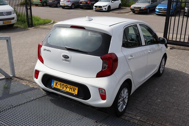 KIA PICANTO 1.0 DPi DynamicLine Achteruitrijcamera/Apple carplay/DAB/Cruise control/Airco/Centrale deurvergrendeling/Elektrische ramen/Licht metalen velgen 2E PINKSTERDAG GEOPEND VAN 12:00 TOT 17:00 (ROTTERDAM&HELLEVOETSLUIS)