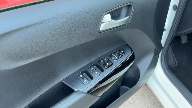 KIA PICANTO 1.0 CVVT First Edition 5 PERS / CARPLAY / CAMERA / CRUISE CONTROL / NAVI / CLIMA / BLUETOOTH / NL-AUTO