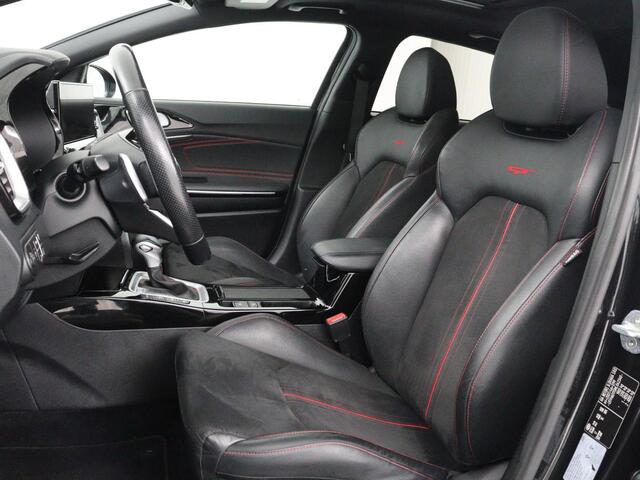 KIA PRO CEE D ProCeed 1.6 T-GDI GT | 204pk | Panoramadak | Leder/Alcantara | Stoel & stuurverwarming | Trekhaak | Adaptive cruise | JBL Sound | Carplay | Camera | Navigatie | Full LED | Keyless | Achterbankverwarming