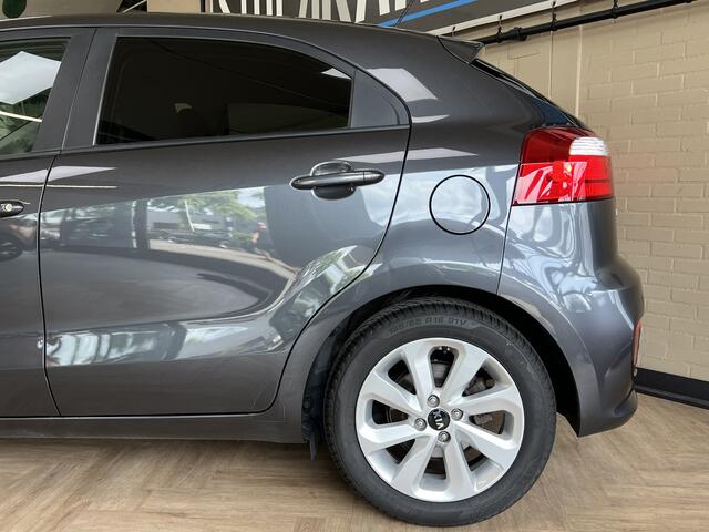 KIA RIO 1.2 CVVT ExecutiveLine | Navi | Cruise | PDC | Camera | 16" | Stoel & stuur verwarming | Keurig nette goed onderhouden auto!