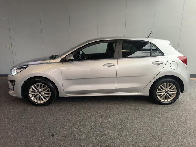 KIA RIO 1.0 T-GDi MHEV DynamicLine uit 2022 Rijklaar + Fabrieksgarantie tot 04-2029 Henk Jongen Auto's in Helmond, al 50 jaar service zoals 't hoort!