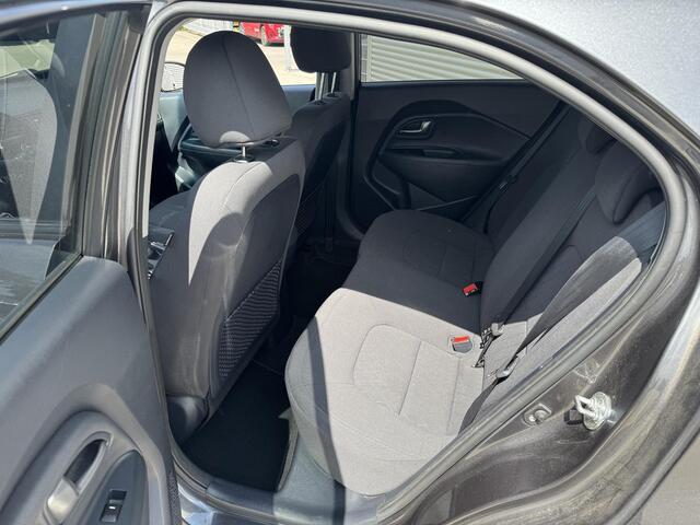 KIA RIO 1.2 ExecutiveLine 85 pk Trekhaak | Navi | Camera | Clima | Pdc | Privacyglass | Armsteun
