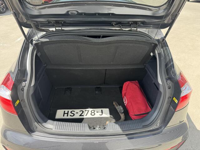 KIA RIO 1.2 ExecutiveLine 85 pk Trekhaak | Navi | Camera | Clima | Pdc | Privacyglass | Armsteun