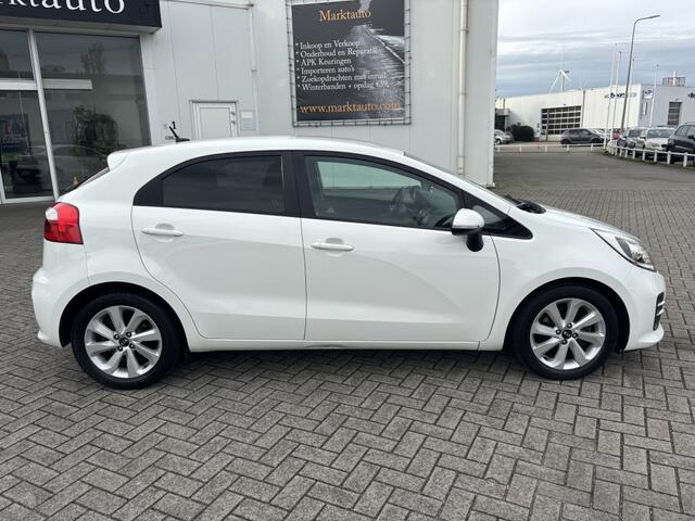 KIA RIO 1.4 CVVT ExecutiveLine Camera Bluetooth Navi Pdc