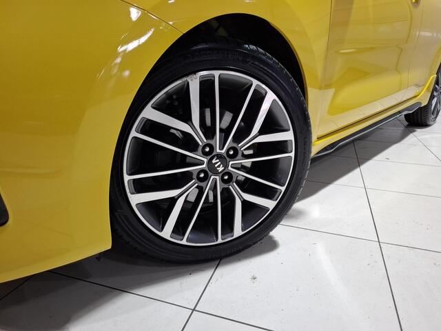 KIA RIO 1.0 T-GDi MHEV GT-Line Stoel en Stuur verwarming, Apple Carplay/Android Auto, Navigatie, Camera.