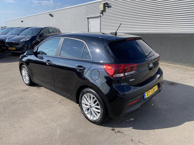KIA RIO 1.0 TGDI DynamicLine NL-auto, boekjes compleet, cruise control, parkeersensoren achter, navigatie, Apple CarPlay/Android Auto, achteruitrij camera
