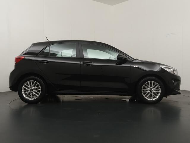 KIA RIO 1.0 T-GDi MHEV DynamicLine - Apple & Android Carplay - Achteruitrijcamera - Cruise Control - Trekhaak - Virena zekerheidspakket ¤ 895,-.