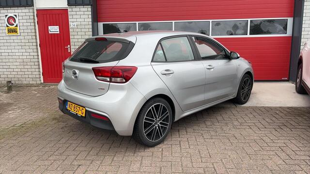 KIA RIO 1.0 TGDI ComfortPlusLine Navigator CARPLAY / CAMERA / DAB+ / CRUISE / PDC / NAVI / AIRCO / ELEK RAMEN / NL-AUTO
