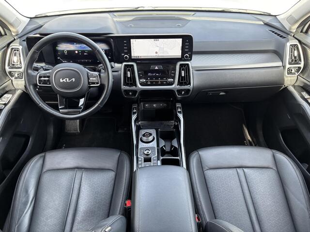 KIA SORENTO 1.6 T-GDI Plug-in Hybrid 4WD DynamicPlusLine 5p. / Automaat / Fabrieksgarantie tot 12-2029 / Dealer onderhouden / 1.500 kg Afneembare trekhaak / EAER 61 km stad 69km / Leder / Navigatie / Adapt. CC / BOSE / Rondom Zicht Camera / Apple Carplay/Android / el