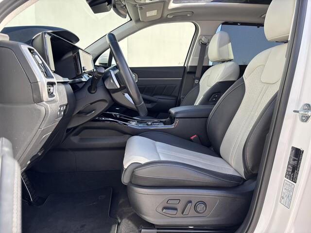 KIA SORENTO 1.6 T-GDI Plug-in Hybrid 4WD ExecutiveLine 5p. Aut / Fabrieksgarantie tot 12-2029 / Dealer onderhouden / EAER 61 km stad 69km / 1.500 kg trekgewicht / Leder / Navigatie / Adapt. CC / BOSE / Rondom Zicht Camera / Apple Carplay/Android / elektr. Achterklep 