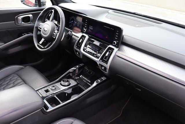 KIA SORENTO 1.6 T-GDI Plug-in Hybrid 4WD ExecutiveLine 7p. NL auto/1e eigenaar/Dealeronderhouden/Panoramadak/Apple carplay/Stoelventilatie/Stoelverwarming voor en achter/Lane assist/360 graden camera/Bose audio/Elektrische bestuurders stoel met geheugen/19 inch LM