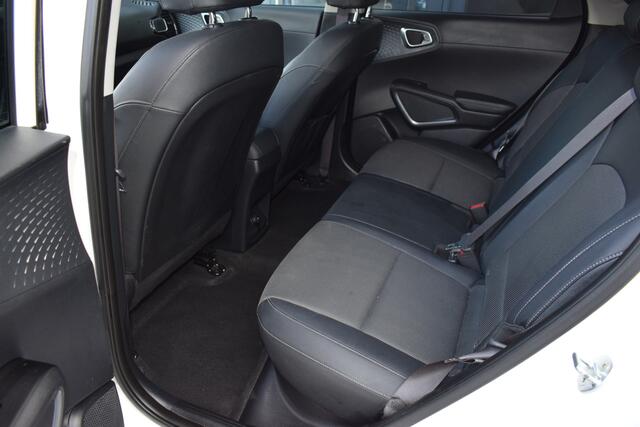 KIA SOUL e-Soul DynamicPlusLine 64 kWh 3-Fase | Cruise Control Adaptief | Climate Control | Navigatie | Camera | Stoel+StuurVerwarming | Keyless |