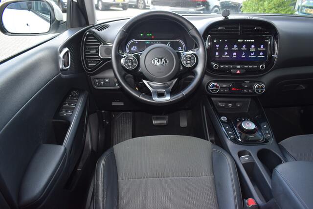 KIA SOUL e-Soul DynamicPlusLine 64 kWh 3-Fase | Cruise Control Adaptief | Climate Control | Navigatie | Camera | Stoel+StuurVerwarming | Keyless |