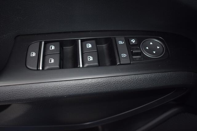 KIA SOUL e-Soul DynamicPlusLine 64 kWh 3-Fase | Cruise Control Adaptief | Climate Control | Navigatie | Camera | Stoel+StuurVerwarming | Keyless |