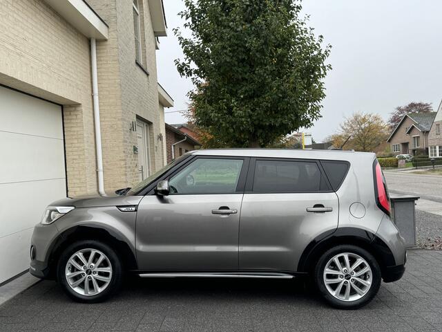 KIA SOUL 1.6 132pk DreamTeam Navi Camera Clima StuurVerwarming StoelVerwaming Led 17" Pdc