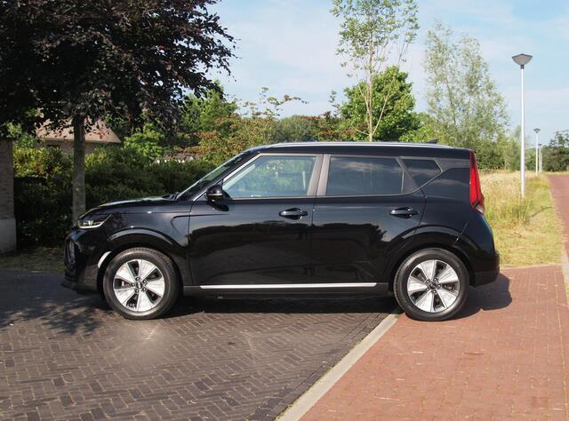 KIA SOUL e-Soul ExecutiveLine 64 kWh | Camera | Trekhaak | Harman Kardon | Head-Up Display | Apple Carplay |
