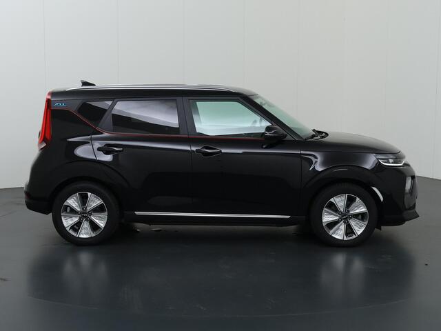 KIA SOUL e-Soul DynamicPlusLine 64 kWh | Stoel/Stuurverwarming | Parkeercamera | Navigatie | Cruise Control Adaptief |