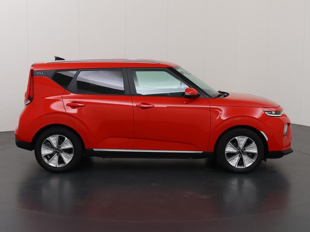 KIA SOUL e-Soul DynamicPlusLine 64 kWh | Stoel/Stuurverwarming | Parkeercamera | Navigatie | Cruise Control Adaptief |
