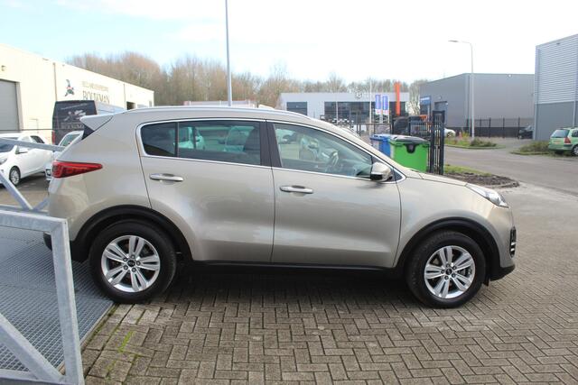 KIA SPORTAGE 1.6 GDI DynamicLine Afn.Trekhaak/Navigatie/Achteruitrijcamera/Bluetooth/Licht metalen velgen/Climate control/Cruise control