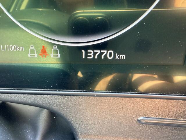 KIA SPORTAGE 1.6 T-GDi Plug-in Hybrid AWD DynamicPlusLine 13.700 KILOMETER GEREDEN Panorama dak/Elektr. verst.b. verwarmde voorstoelen Voor+achter/Dode hoek detectie /Elektr. verst.b. verw. spiegels/Climate contr. adapt./Lederen bekleding/Keless Entry+Start/Navi Full
