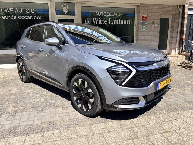 KIA SPORTAGE 1.6 T-GDi Plug-in Hybrid AWD DynamicPlusLine 13.700 KILOMETER GEREDEN Panorama dak/Elektr. verst.b. verwarmde voorstoelen Voor+achter/Dode hoek detectie /Elektr. verst.b. verw. spiegels/Climate contr. adapt./Lederen bekleding/Keless Entry+Start/Navi Full