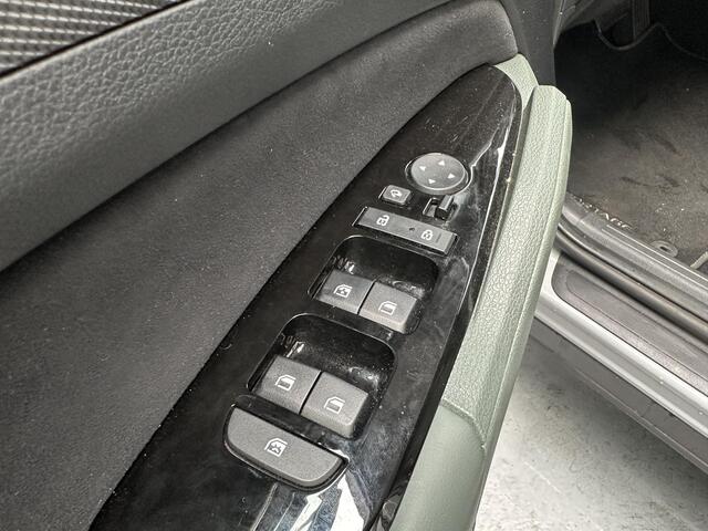 KIA SPORTAGE 1.6 T-GDi Plug-in Hybrid AWD Dark Edition